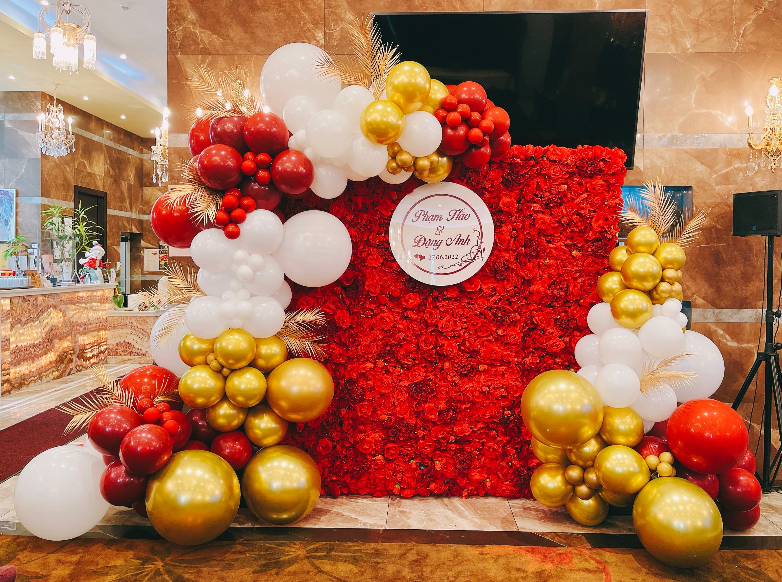 Featured romantic decoration